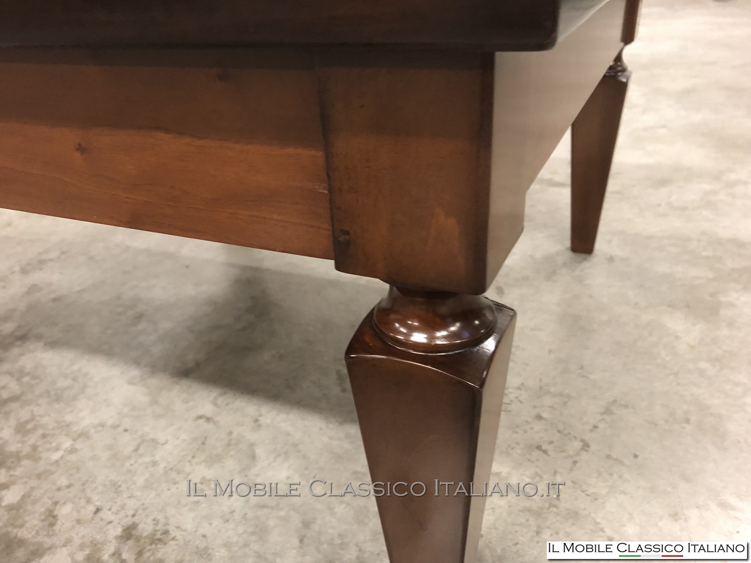 Tavolino da salotto basso in stile classico